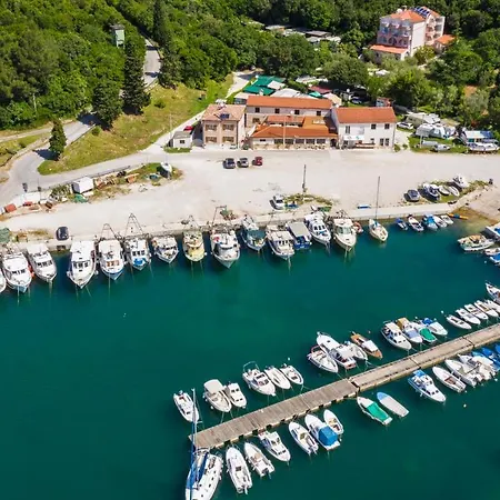 Apartment Stari *